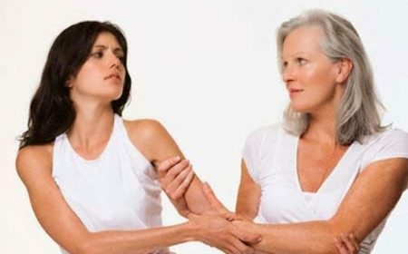 Hoảng hồn khi đến nhà chơi thấy bạn gái cãi mẹ như “chém chả”