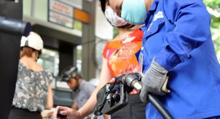Xăng tăng giá lần thứ 5 liên tiếp, thêm 440 đồng/lít